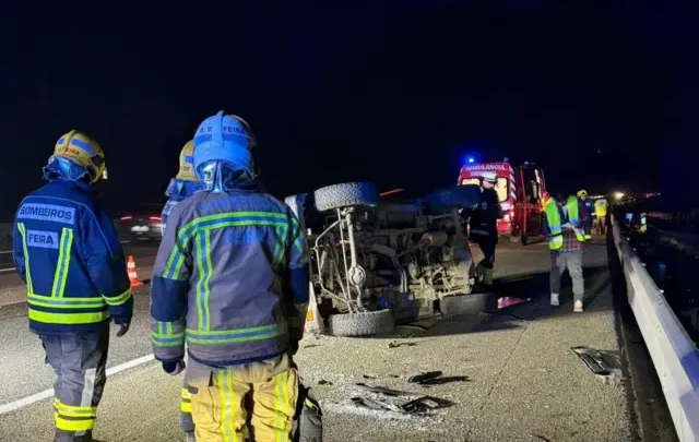 Duas pessoas ficam feridas em acidente na A1 em Santa Maria da Feira