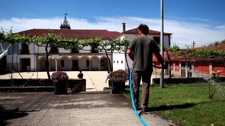 Ministro da Educação aponta necessidade de intervenção na Escola Agrícola de Santo Tirso e avalia futuro da instituição