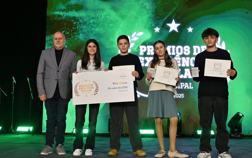 Gondomar distingue excelência escolar em gala com mais de uma centena de alunos premiados