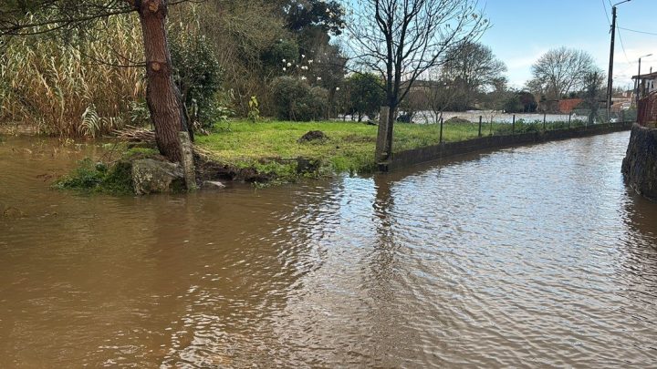 Tempestade Joseph deixa ruas intransitáveis nas freguesias de Touguinha e Touguinhó, em Vila do Conde