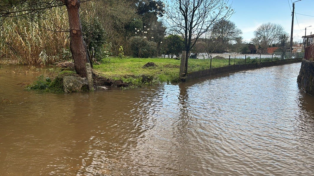 Tempestade Joseph deixa ruas intransitáveis nas freguesias de Touguinha e Touguinhó, em Vila do Conde
