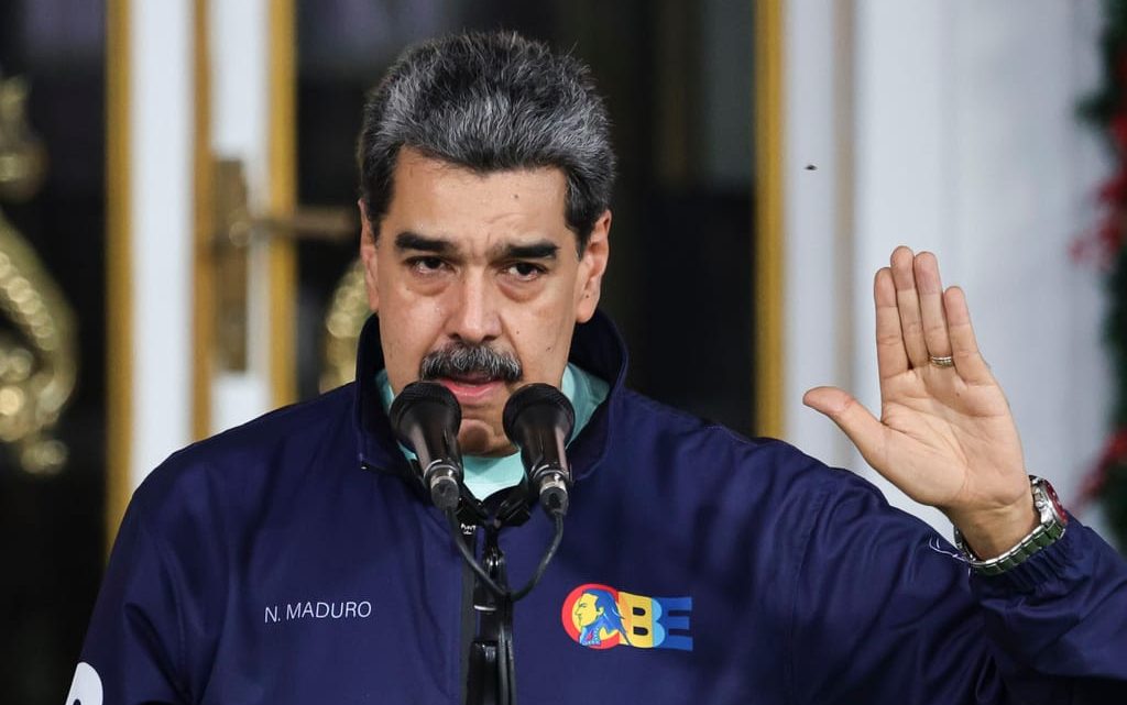 EUA atacam Venezuela e capturam Nicolás Maduro e a sua mulher