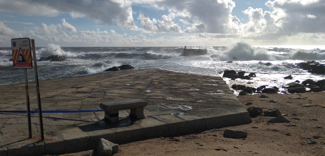 Mau tempo e forte agitação marítima previstos para os próximos dias em Portugal Continental