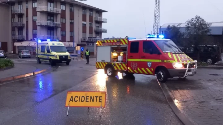 Motociclista em estado grave após colisão com viatura em Oliveira de Azeméis