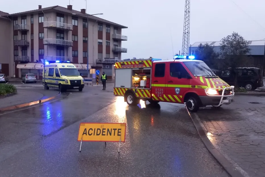 Motociclista em estado grave após colisão com viatura em Oliveira de Azeméis