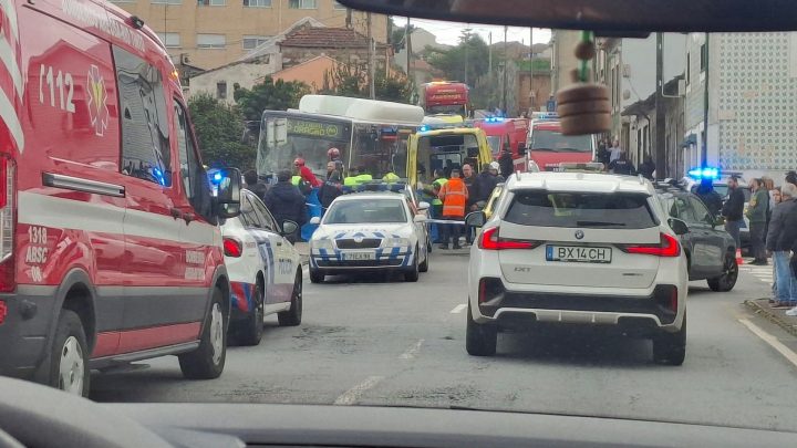 Duas pessoas atropeladas por autocarro em Rio Tinto em estado grave
