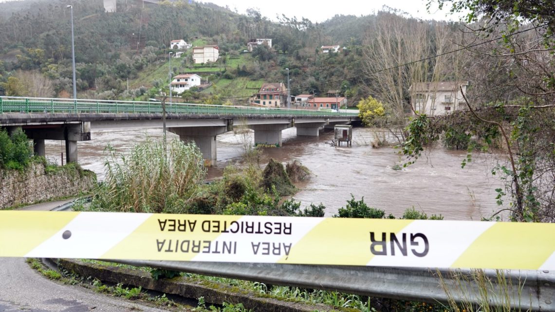 Onze vias condicionadas no distrito do Porto devido a desmoronamentos e inundações