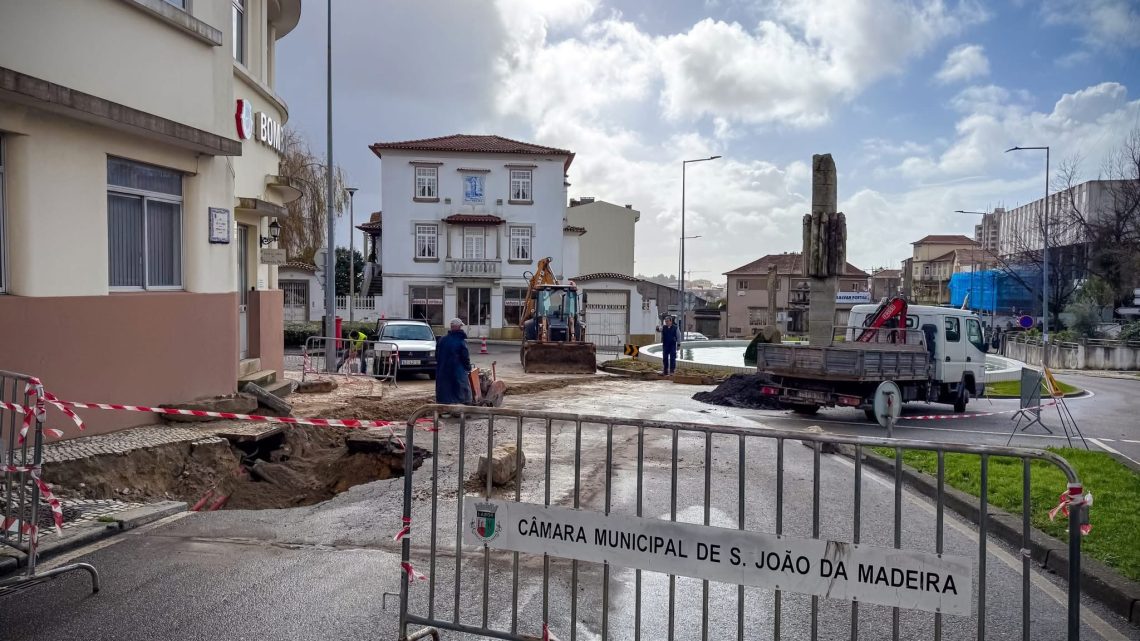 Abatimento na Rua Alão de Morais obriga a corte de trânsito em São João da Madeira