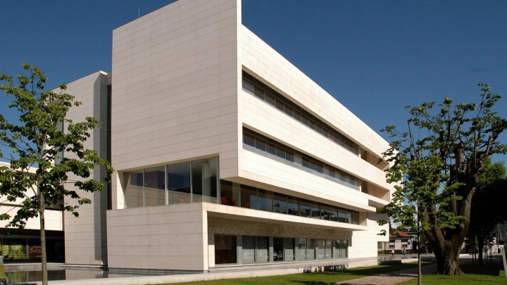 Biblioteca Municipal Florbela Espanca em Matosinhos  temporariamente encerrada devido a avaria elétrica