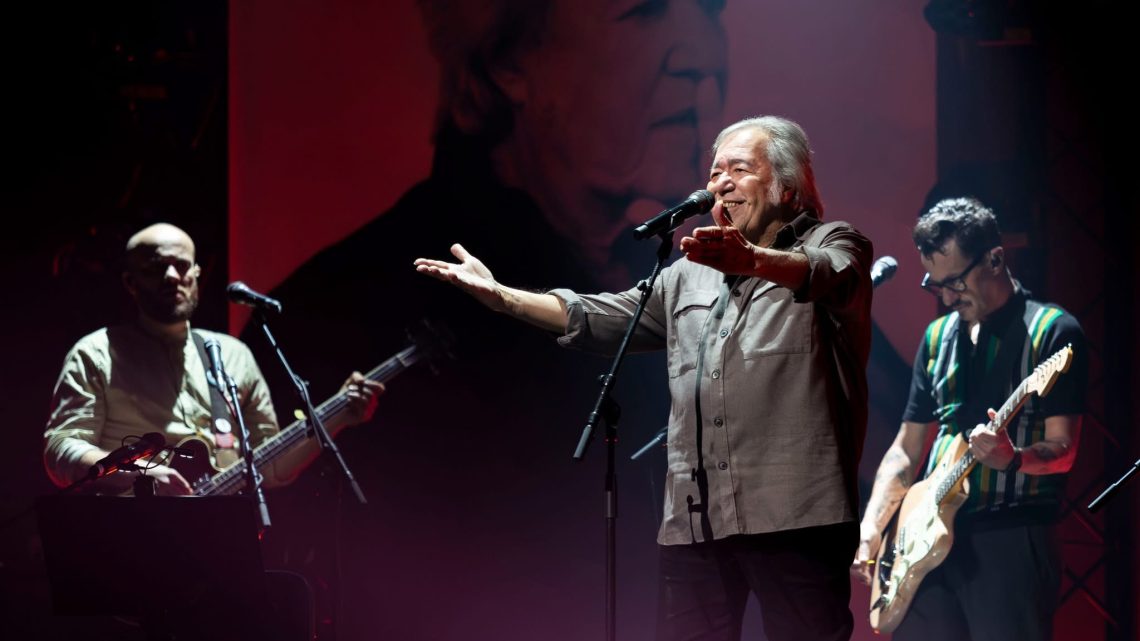 Sérgio Godinho emociona no Coliseu do Porto
