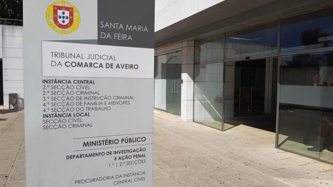 Santa Maria da Feira: julgamento de jovem acusado de incentivar massacres em escolas no Brasil arrancou esta semana