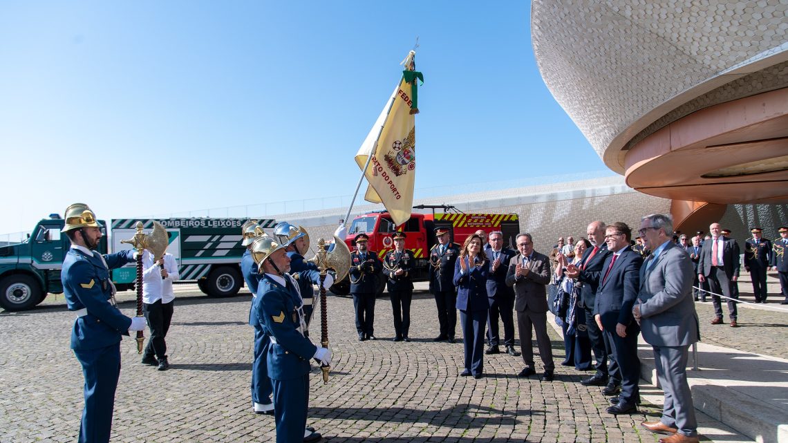 Bombeiros do Distrito do Porto celebram 50 anos em gala histórica em Matosinhos