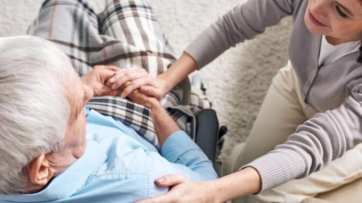 Gaia vota reforço de 200 mil euros para apoio a cuidadores informais