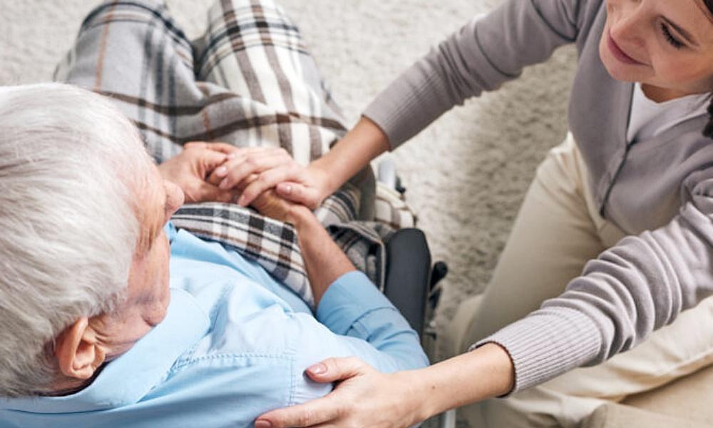 Gaia vota reforço de 200 mil euros para apoio a cuidadores informais