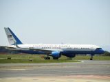 Avião do vice-presidente dos EUA estacionado no Aeroporto Francisco Sá Carneiro