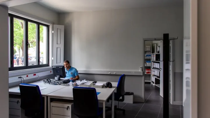 Esquadra de Cedofeita no Porto encera atendimento ao público mas mantém atendimento apenas à esquadra de turismo. PSP nega encerramento