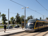 Carro invade linha do metro do Porto e percorre dois quilómetros