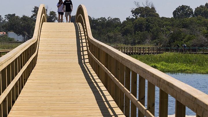 Rápida intervenção da PSP nos Passadiços de Espinho salva vida em situação de risco iminente