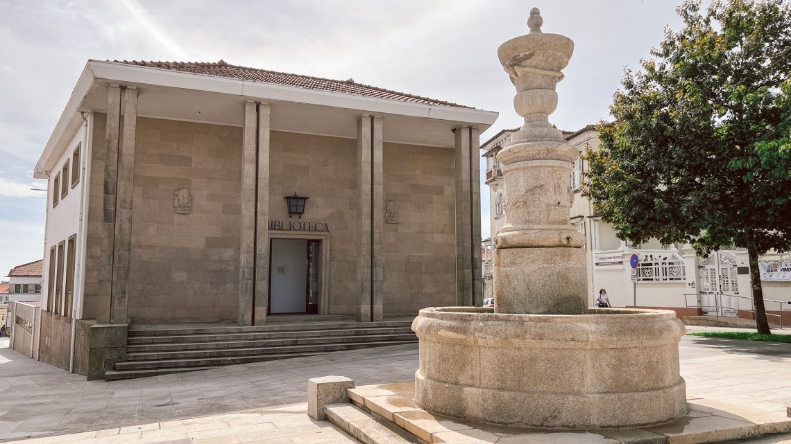 Biblioteca Municipal de S. João da Madeira vai transferir 44 mil livros para antiga loja de roupa em maio