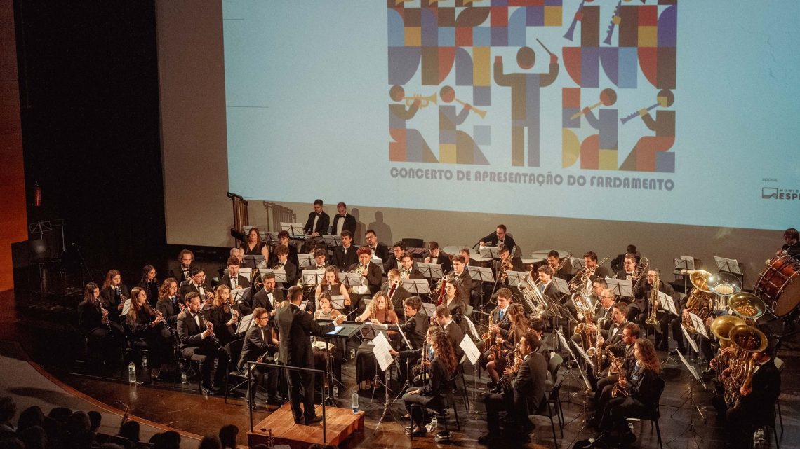 Banda União Musical Paramense apresenta novo fardamento em Espinho