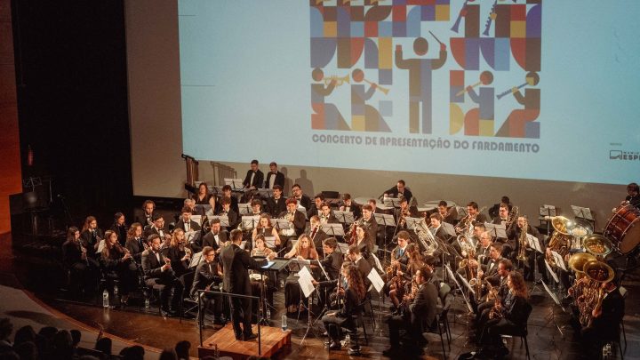 Banda União Musical Paramense apresenta novo fardamento em Espinho