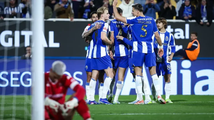 FC Porto reforça liderança na Liga  com vitória frente ao Estoril