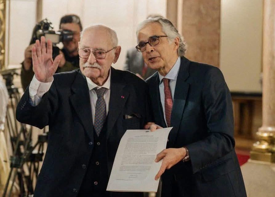 Ruy de Carvalho homenageado no Parlamento: “Estou muito emocionado”