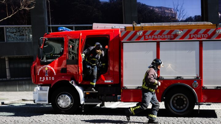 Funcionária detida por suspeita de incêndio em armazém da Sport Zone no Via Catarina