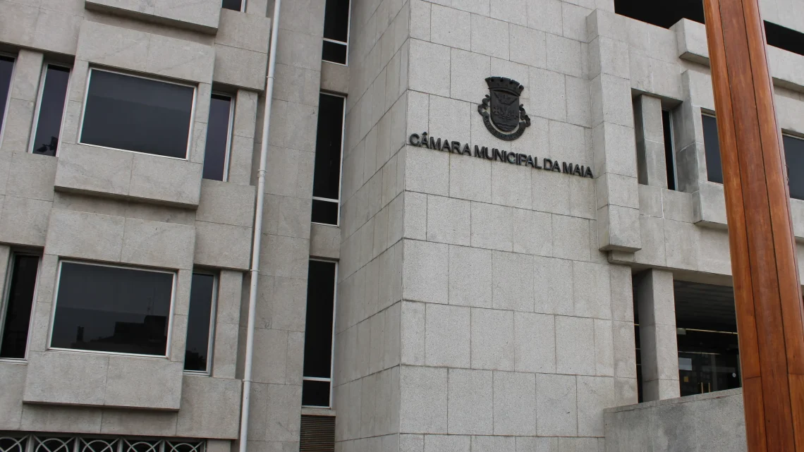 Maia recebe presidente da Câmara de Mantes-la-Jolie