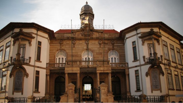 Município de Gaia obriga colectividades de Vilar de Andorinho a abandonar espaços municipais
