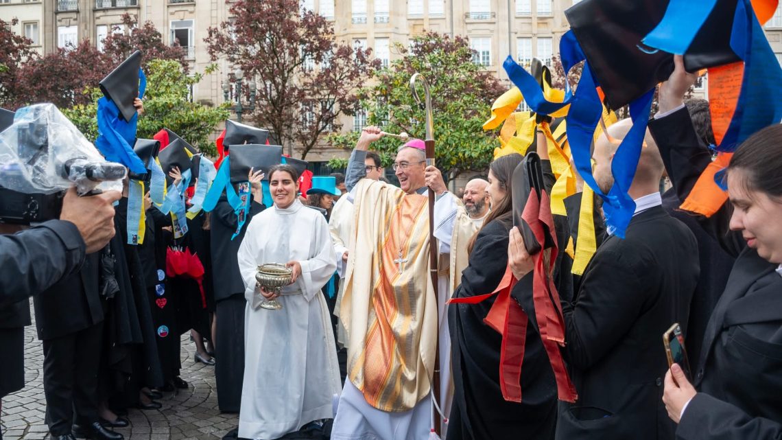 Domingo de chuva marca Bênção das Pastas: Bispo do Porto desafia estudantes a imitar Jesus nas obras