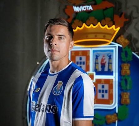 Jan Bednarek e família ameaçados com faca durante assalto à casa do jogador