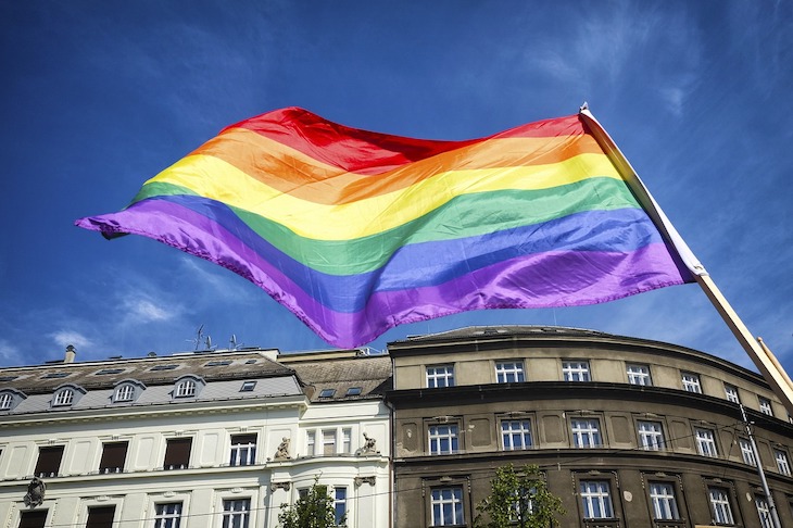 Porto assinala luta contra discriminação com hastear da bandeira LGBTQIA+