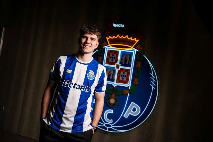 FC Porto segura jovem Oskar Pietuszewski até 2031