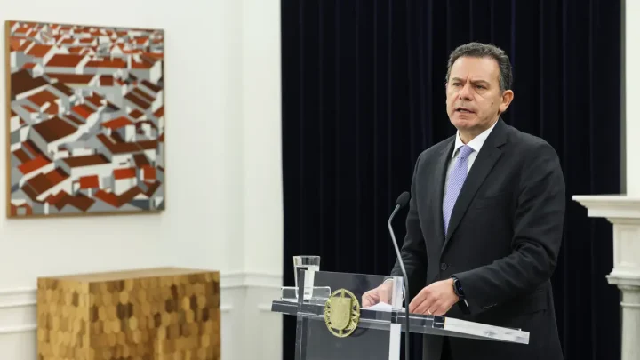 Governo cria Prestação Social Única; Passos Coelho diz não discordar e recorda origem na governação de António Costa