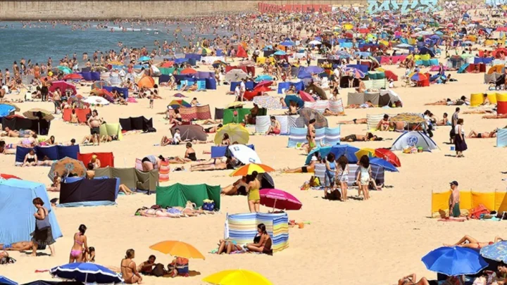 Praias de Matosinhos recebem centenas de equipamentos gratuitos para a época balnear