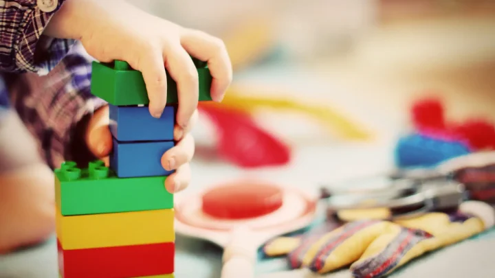 Dia Mundial da Criança: Seguro alerta para pobreza infantil e apela à proteção da infância