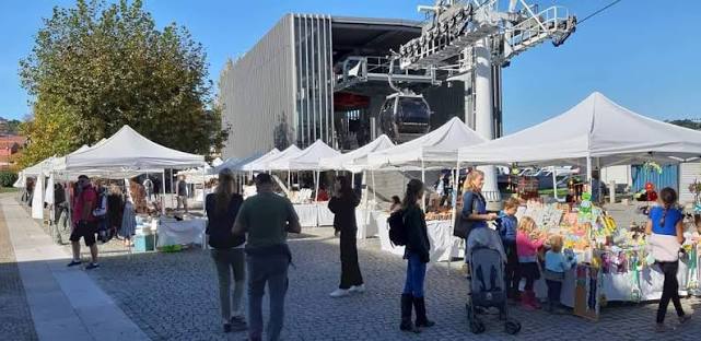 Artesãos contestam mudança da feira do Cais de Gaia