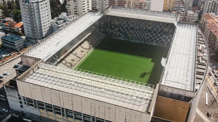 Leilão do Boavista termina sem comprador para o Estádio do Bessa; complexo desportivo vendido por 6,5 milhões de euros