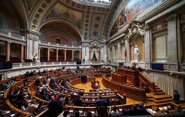 Parlamento rejeita revisão da legislação laboral proposta pelo Governo