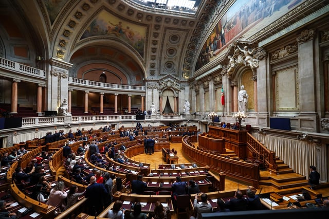 Parlamento rejeita revisão da legislação laboral proposta pelo Governo