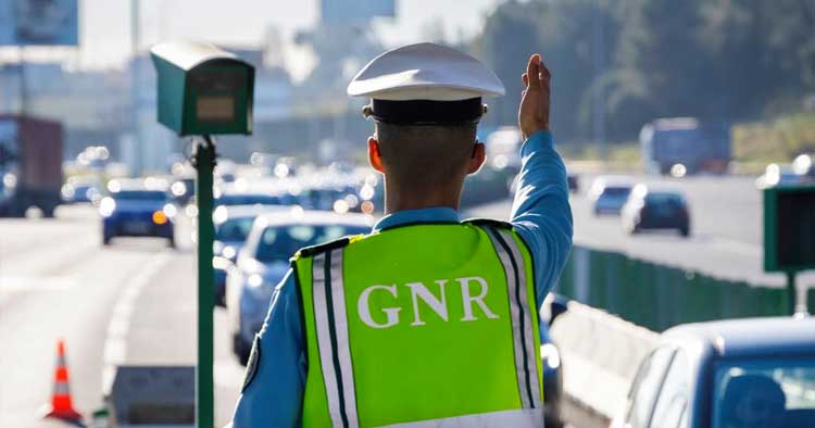 GNR detém 76 pessoas e apanha 290 condutores alcoolizados durante a noite de São João