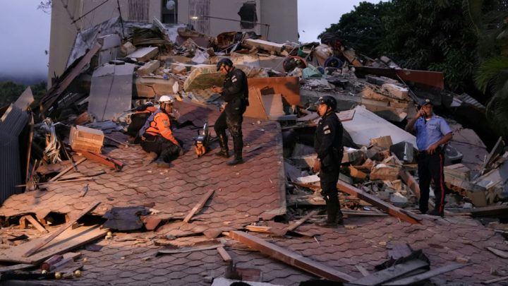 Pelo menos 32 mortos e mais de 700 feridos após dois fortes sismos na Venezuela