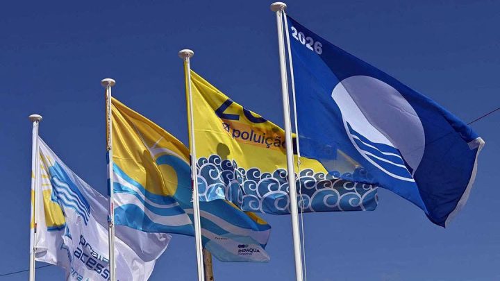 Matosinhos hasteou bandeiras de qualidade ambiental na Praia da Agudela