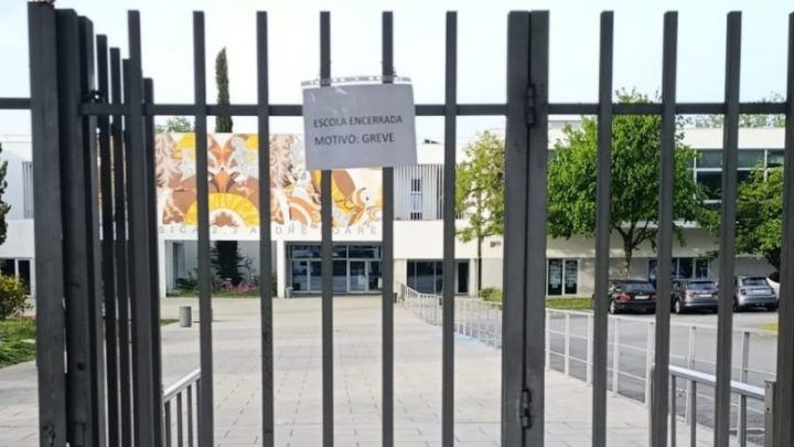 Greve de professores encerra mais de uma centena de escolas em todo o país
