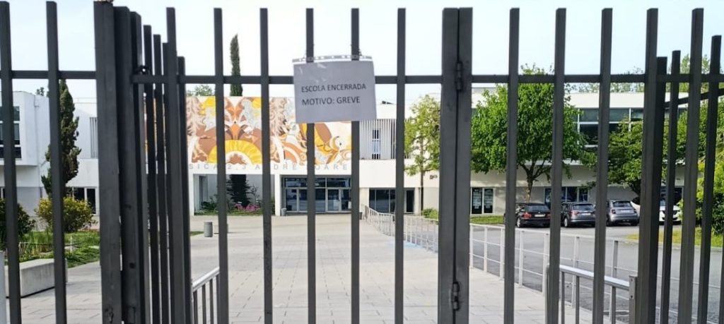 Greve de professores encerra mais de uma centena de escolas em todo o país