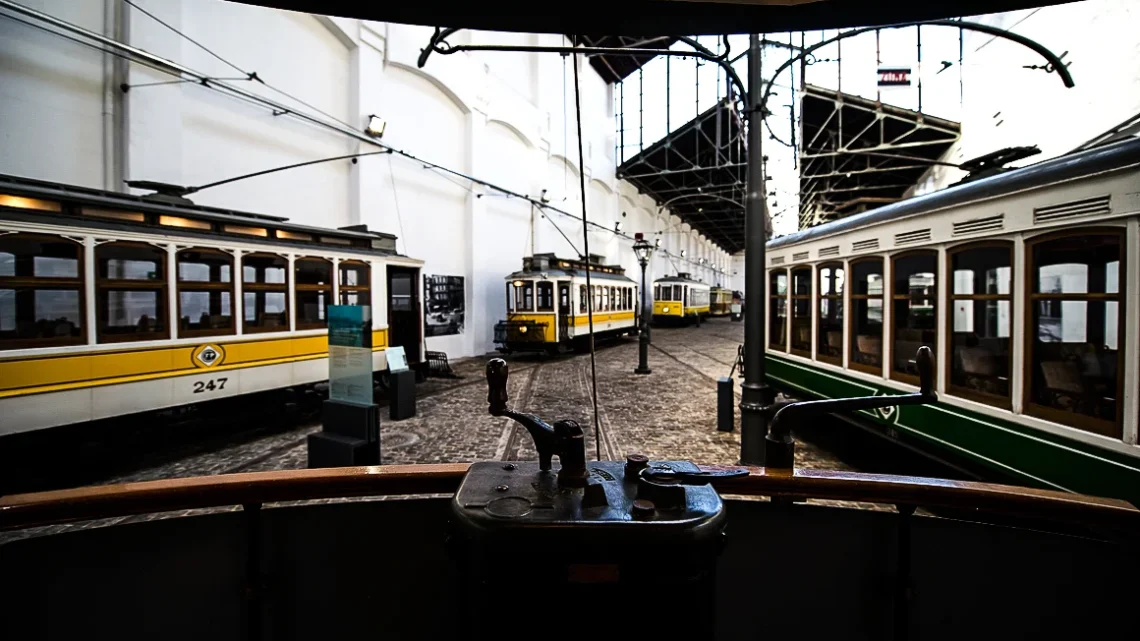Museu do Carro Eléctrico promove visita noturna especial dedicada ao São João