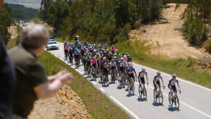 Santa Maria da Feira, Paredes e Maia no percurso da Volta a Portugal 2026 antes de terminar no Porto