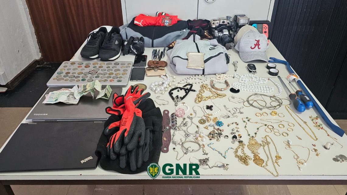 GNR detém três suspeitos por furtos em residências e recupera bens no valor de 30 mil euros em Vila Nova de Gaia