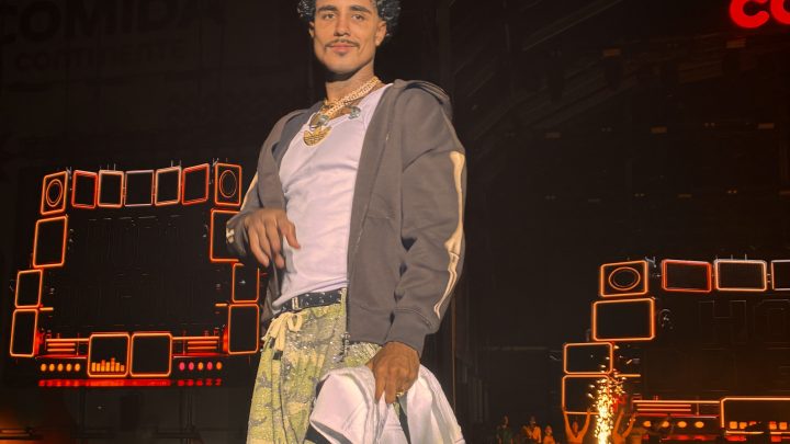 MC Livinho conquista milhares de fãs no Festival da Comida Continente